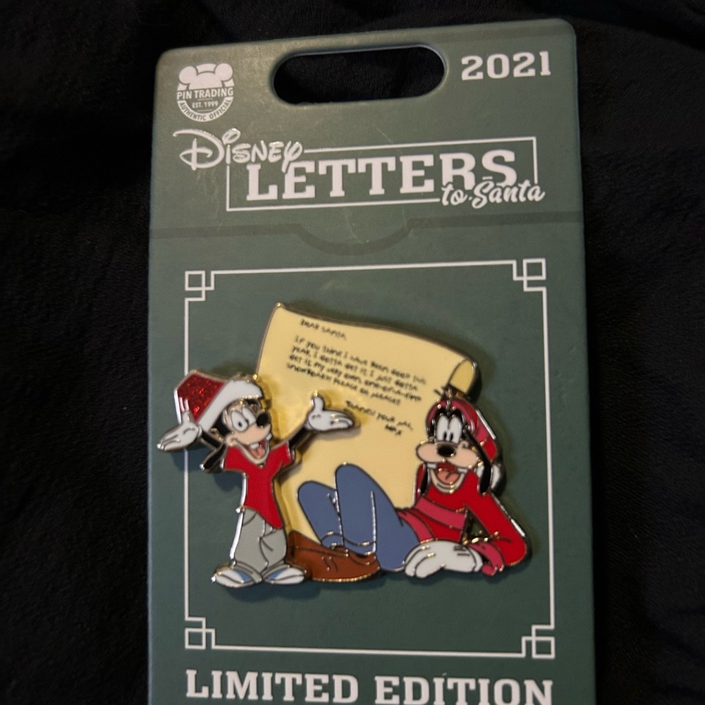 Disney Letters to Santa Pin 2021 Max & Goofy